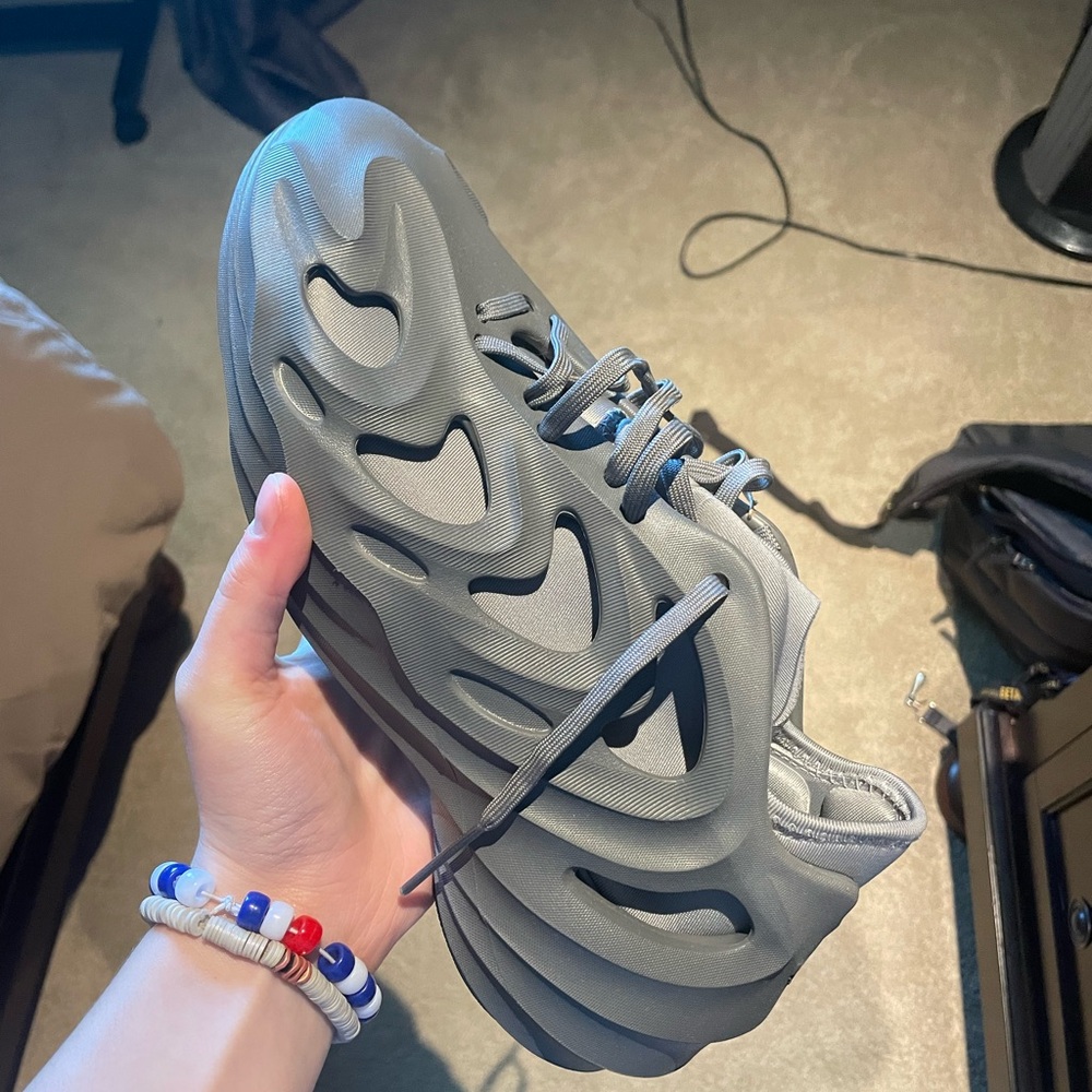‼️NWT‼️Adidas Youth 7 🚺 ADIFOM Q J GREY | BRAND NEW💯| HQ1650💜